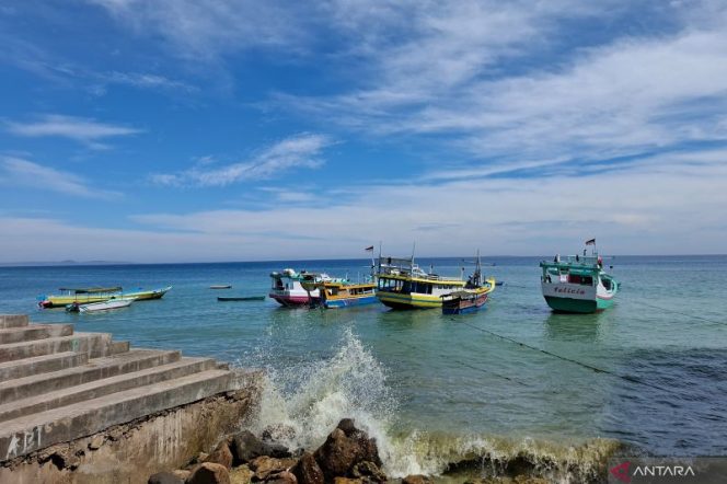 
					BMKG Imbau Warga Sumbar Waspadai Gelombang Laut Hingga Empat Meter